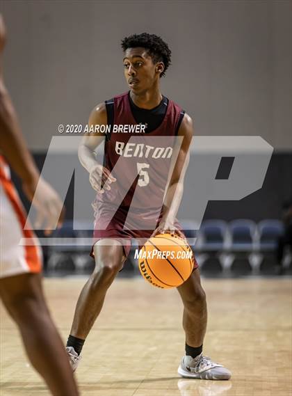 Thumbnail 2 in Benton vs. Warren photogallery.