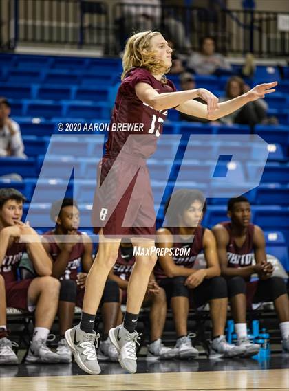 Thumbnail 2 in Benton vs. Warren photogallery.