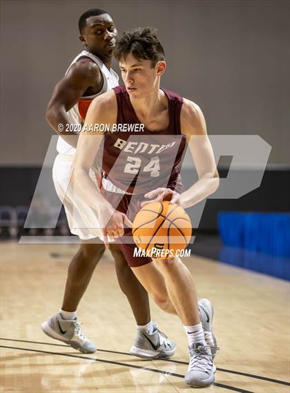Thumbnail 3 in Benton vs. Warren photogallery.