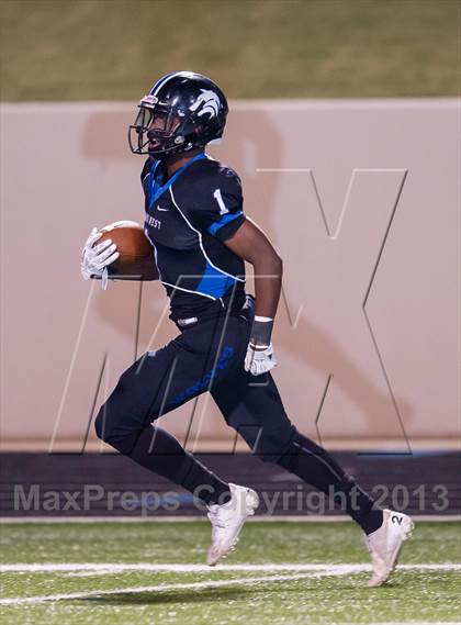 Thumbnail 3 in Plano West vs Dallas Jesuit (UIL 5A Bi-District Playoff) photogallery.