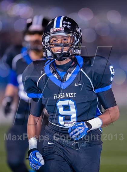 Thumbnail 2 in Plano West vs Dallas Jesuit (UIL 5A Bi-District Playoff) photogallery.