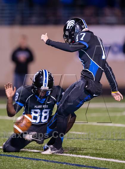 Thumbnail 2 in Plano West vs Dallas Jesuit (UIL 5A Bi-District Playoff) photogallery.