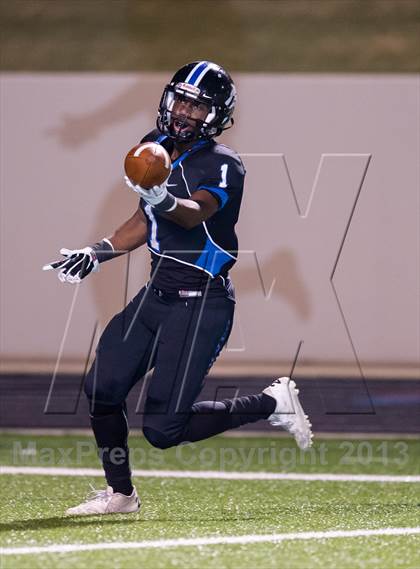 Thumbnail 1 in Plano West vs Dallas Jesuit (UIL 5A Bi-District Playoff) photogallery.
