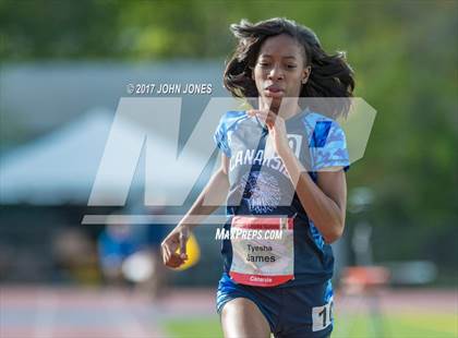 Thumbnail 1 in 50th Annual Loucks Games (Women's 800 Meter Run) photogallery.