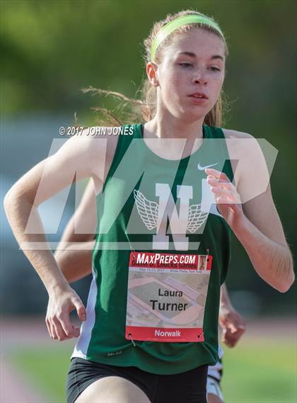 Thumbnail 1 in 50th Annual Loucks Games (Women's 800 Meter Run) photogallery.