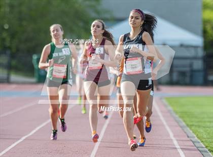 Thumbnail 2 in 50th Annual Loucks Games (Women's 800 Meter Run) photogallery.
