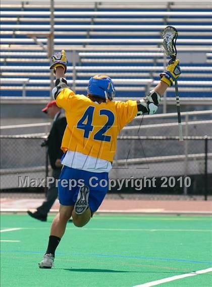 Thumbnail 1 in Irondequoit vs. Jamesville-DeWitt (NYSPHSAA Class B Semifinal) photogallery.