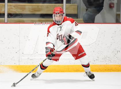 Thumbnail 2 in Tabor vs. Frederick Gunn (Avon Christmas Classic 3rd Place) photogallery.