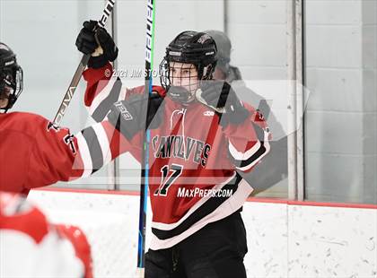 Thumbnail 2 in Tabor vs. Frederick Gunn (Avon Christmas Classic 3rd Place) photogallery.