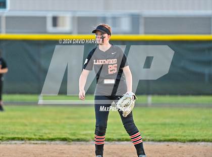 Thumbnail 3 in Lakewood vs Bear Creek photogallery.