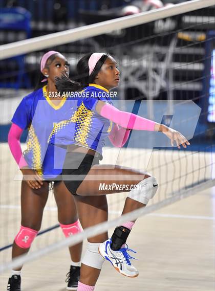 Thumbnail 1 in Washington vs. Houston Young Women's College Preparatory Academy photogallery.
