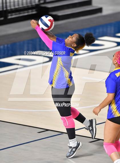 Thumbnail 1 in Washington vs. Houston Young Women's College Preparatory Academy photogallery.
