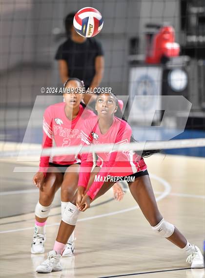 Thumbnail 3 in Washington vs. Houston Young Women's College Preparatory Academy photogallery.