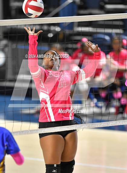 Thumbnail 2 in Washington vs. Houston Young Women's College Preparatory Academy photogallery.