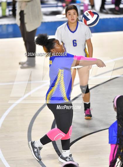 Thumbnail 1 in Washington vs. Houston Young Women's College Preparatory Academy photogallery.