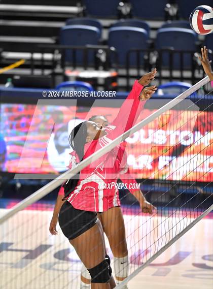 Thumbnail 2 in Washington vs. Houston Young Women's College Preparatory Academy photogallery.