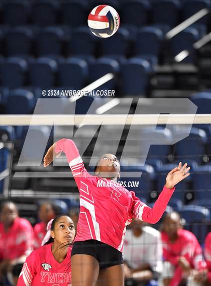 Thumbnail 2 in Washington vs. Houston Young Women's College Preparatory Academy photogallery.