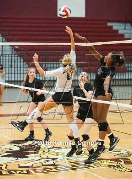 Thumbnail 3 in Red Oak @ Lewisville photogallery.