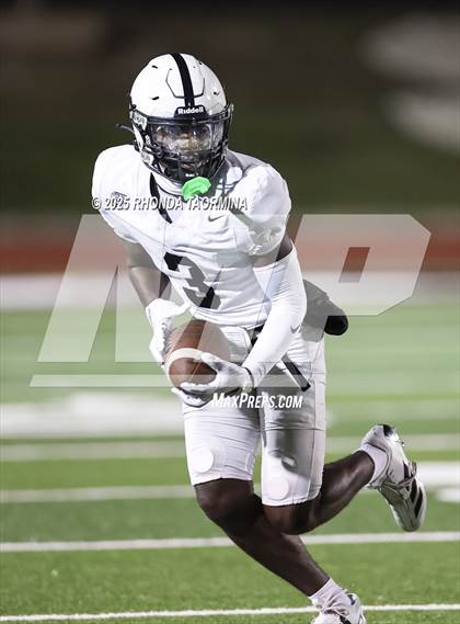 Thumbnail 2 in Randle vs. Pflugerville Connally (UIL 5A D2 Football Region 3 Area) photogallery.