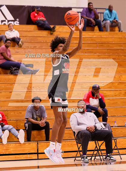 Thumbnail 1 in Carmel Christian vs. Southern California Academy (Holiday Hoopsgiving) photogallery.