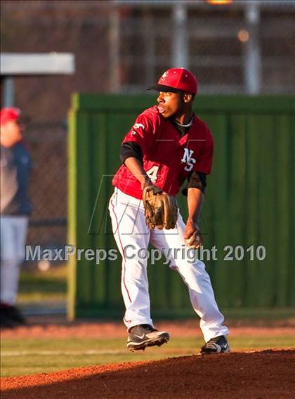 Thumbnail 1 in Alvin vs North Shore (Alvin Tournament) photogallery.