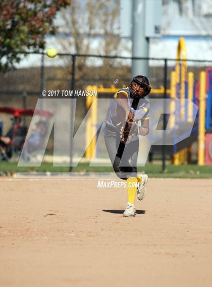 Thumbnail 3 in Thomas Jefferson vs Mountain View (CHSAA 4A First Round) photogallery.
