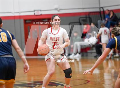 Thumbnail 2 in Cranston West vs. Woodstock Academy photogallery.