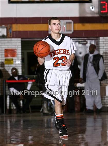 Thumbnail 2 in Tuckahoe vs Saunders (Section One Super Saturday) photogallery.