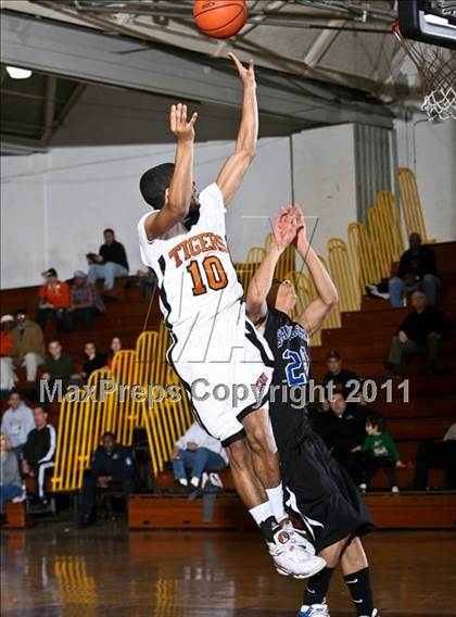 Thumbnail 2 in Tuckahoe vs Saunders (Section One Super Saturday) photogallery.