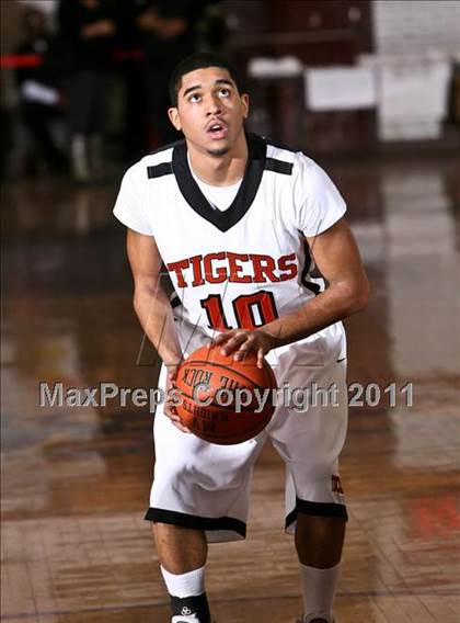 Thumbnail 3 in Tuckahoe vs Saunders (Section One Super Saturday) photogallery.