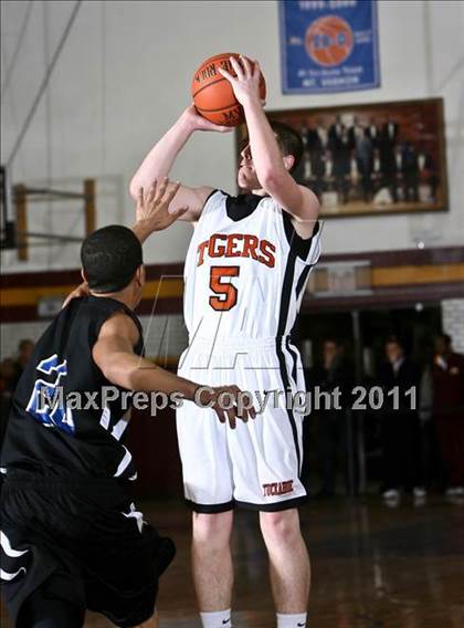 Thumbnail 1 in Tuckahoe vs Saunders (Section One Super Saturday) photogallery.