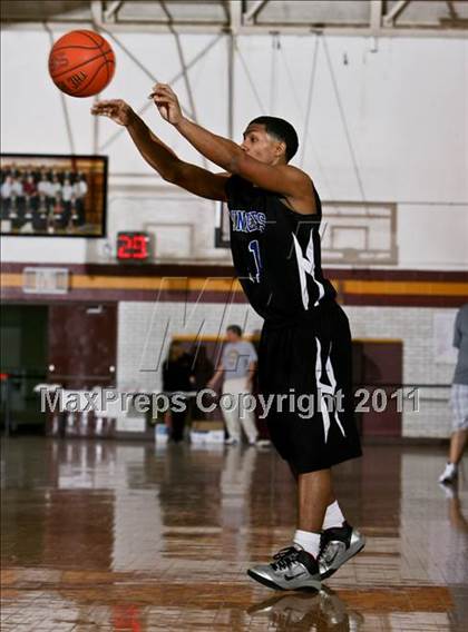 Thumbnail 2 in Tuckahoe vs Saunders (Section One Super Saturday) photogallery.