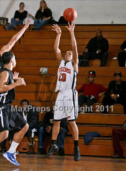 Thumbnail 2 in Tuckahoe vs Saunders (Section One Super Saturday) photogallery.
