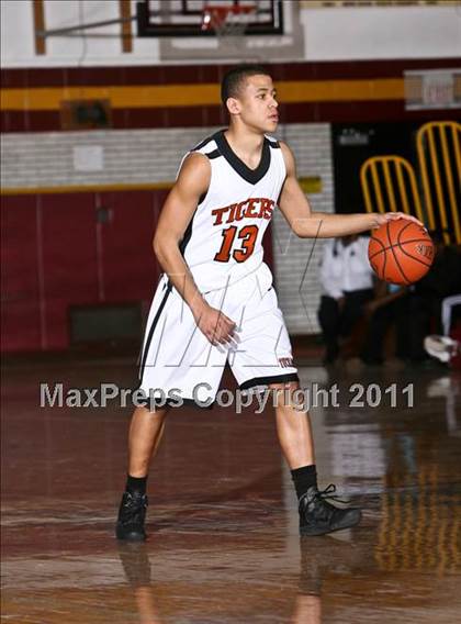 Thumbnail 2 in Tuckahoe vs Saunders (Section One Super Saturday) photogallery.