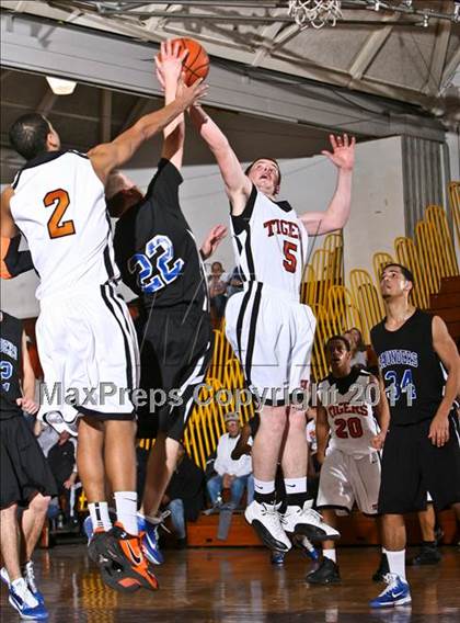 Thumbnail 1 in Tuckahoe vs Saunders (Section One Super Saturday) photogallery.