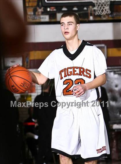 Thumbnail 1 in Tuckahoe vs Saunders (Section One Super Saturday) photogallery.