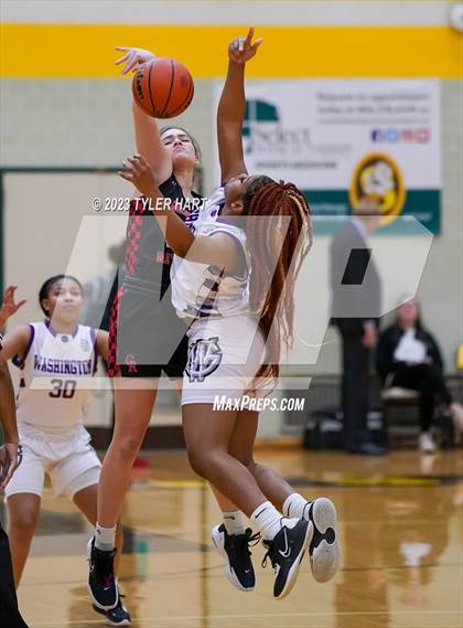 Thumbnail 1 in Indianapolis Cardinal Ritter vs. Indianapolis Washington (IHSAA 3A Sectional Semi-Final) photogallery.