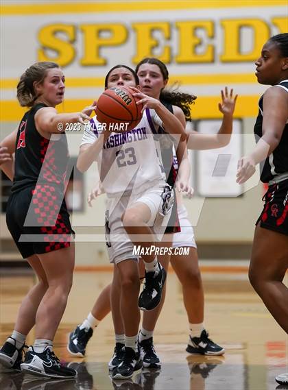 Thumbnail 3 in Indianapolis Cardinal Ritter vs. Indianapolis Washington (IHSAA 3A Sectional Semi-Final) photogallery.