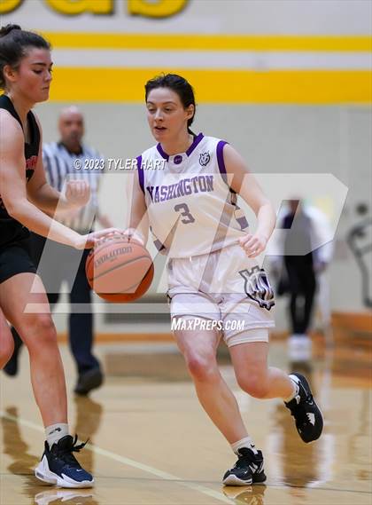 Thumbnail 2 in Indianapolis Cardinal Ritter vs. Indianapolis Washington (IHSAA 3A Sectional Semi-Final) photogallery.