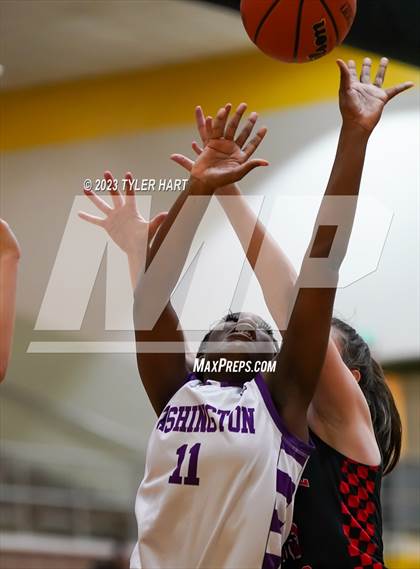Thumbnail 2 in Indianapolis Cardinal Ritter vs. Indianapolis Washington (IHSAA 3A Sectional Semi-Final) photogallery.