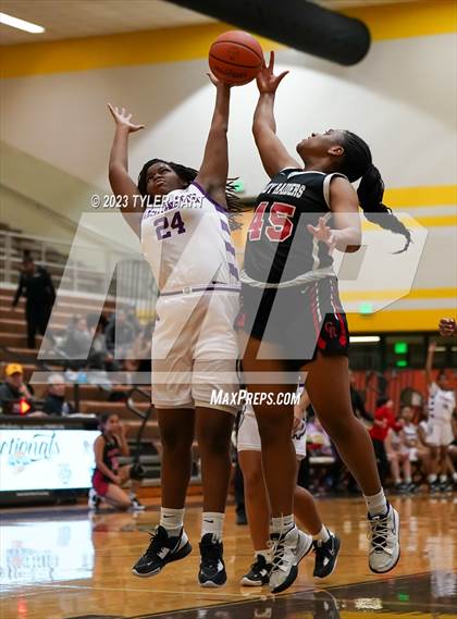 Thumbnail 1 in Indianapolis Cardinal Ritter vs. Indianapolis Washington (IHSAA 3A Sectional Semi-Final) photogallery.