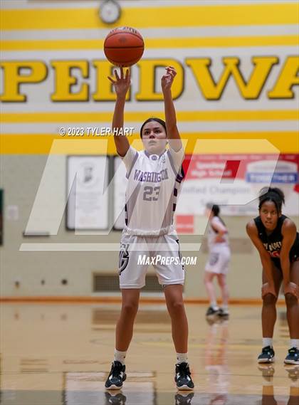 Thumbnail 2 in Indianapolis Cardinal Ritter vs. Indianapolis Washington (IHSAA 3A Sectional Semi-Final) photogallery.