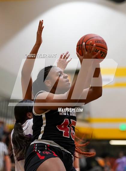 Thumbnail 2 in Indianapolis Cardinal Ritter vs. Indianapolis Washington (IHSAA 3A Sectional Semi-Final) photogallery.