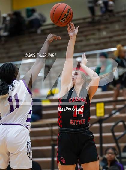 Thumbnail 3 in Indianapolis Cardinal Ritter vs. Indianapolis Washington (IHSAA 3A Sectional Semi-Final) photogallery.