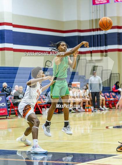 Thumbnail 2 in La Porte vs Little Cypress-Mauriceville (Hardin-Jefferson Basketball Marathon) photogallery.