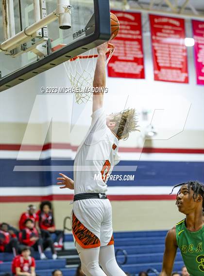 Thumbnail 1 in La Porte vs Little Cypress-Mauriceville (Hardin-Jefferson Basketball Marathon) photogallery.