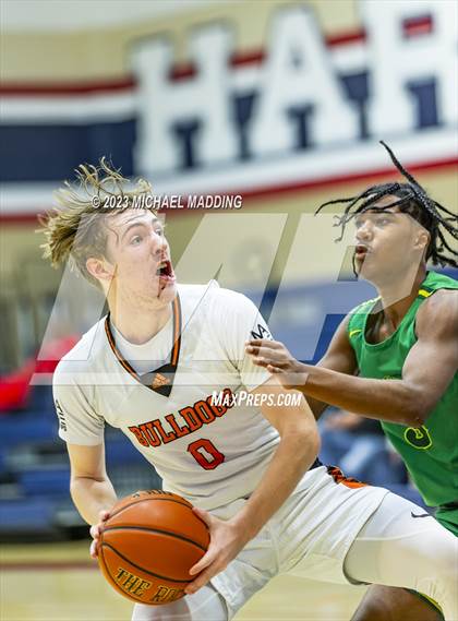 Thumbnail 2 in La Porte vs Little Cypress-Mauriceville (Hardin-Jefferson Basketball Marathon) photogallery.