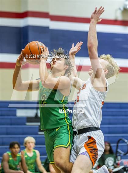 Thumbnail 3 in La Porte vs Little Cypress-Mauriceville (Hardin-Jefferson Basketball Marathon) photogallery.