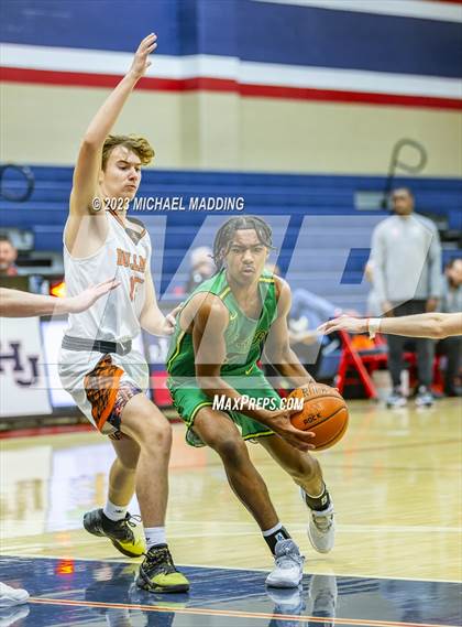 Thumbnail 2 in La Porte vs Little Cypress-Mauriceville (Hardin-Jefferson Basketball Marathon) photogallery.