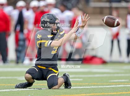 Thumbnail 3 in Carthage vs. Crandall (UIL 4A Division I Region III Regional Playoff) photogallery.